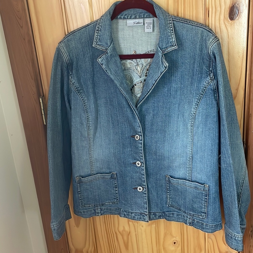 Chico’s platinum vintage denim jacket. Size 2. Excellent condition.